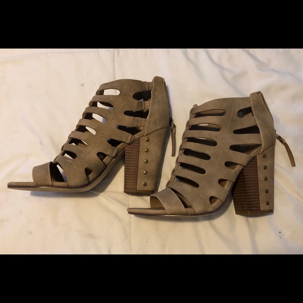 Block heels, tan, brown, studs, nude